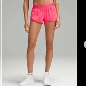 Lululemon Hotty Hot Low-Rise Lined Short 2.5" Lip Gloss Sz 12 Activewear Workout